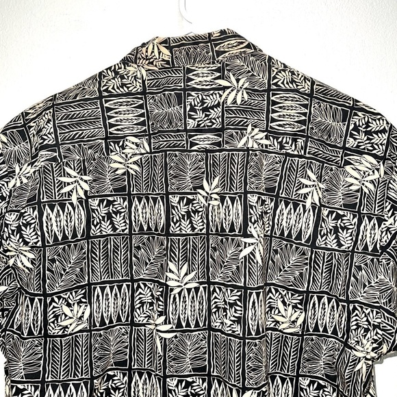 Tori Richard Hawaiian Tiki Print Button Down Short Sleeve Shirt - Picture 4 of 6